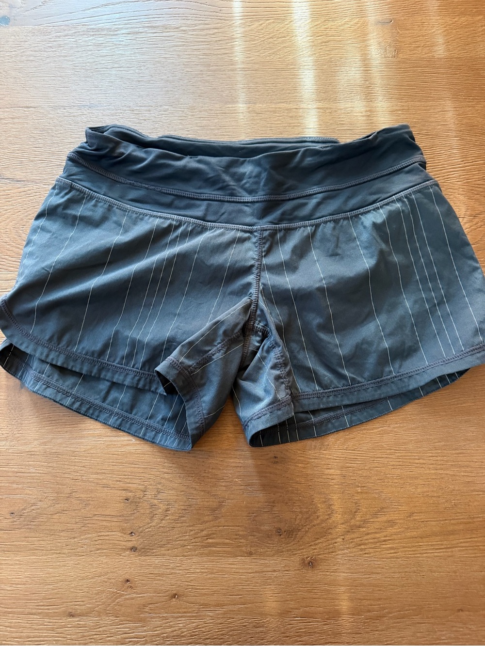 lululemon Run: Speed Shorts – Black/Charcoal Pinstripe – Size 4